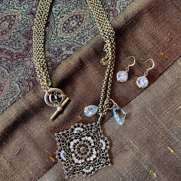 Bold double chain statement necklace w/ crystal and matched earrings -- Niquea.d - Picture 5 of 16